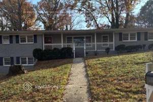 featured image of 2550 Greenwood Circle