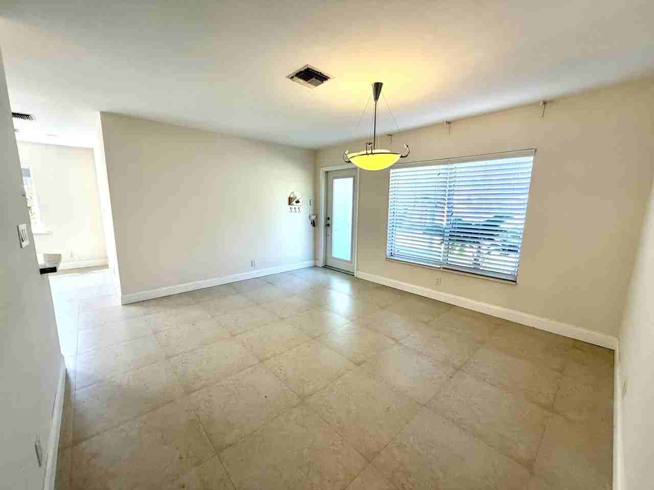 376 Sw 2nd St - Photo 5 of 19