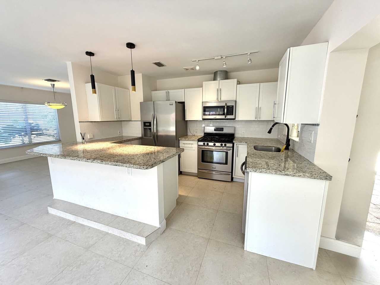 376 Sw 2nd St - Photo 7 of 19