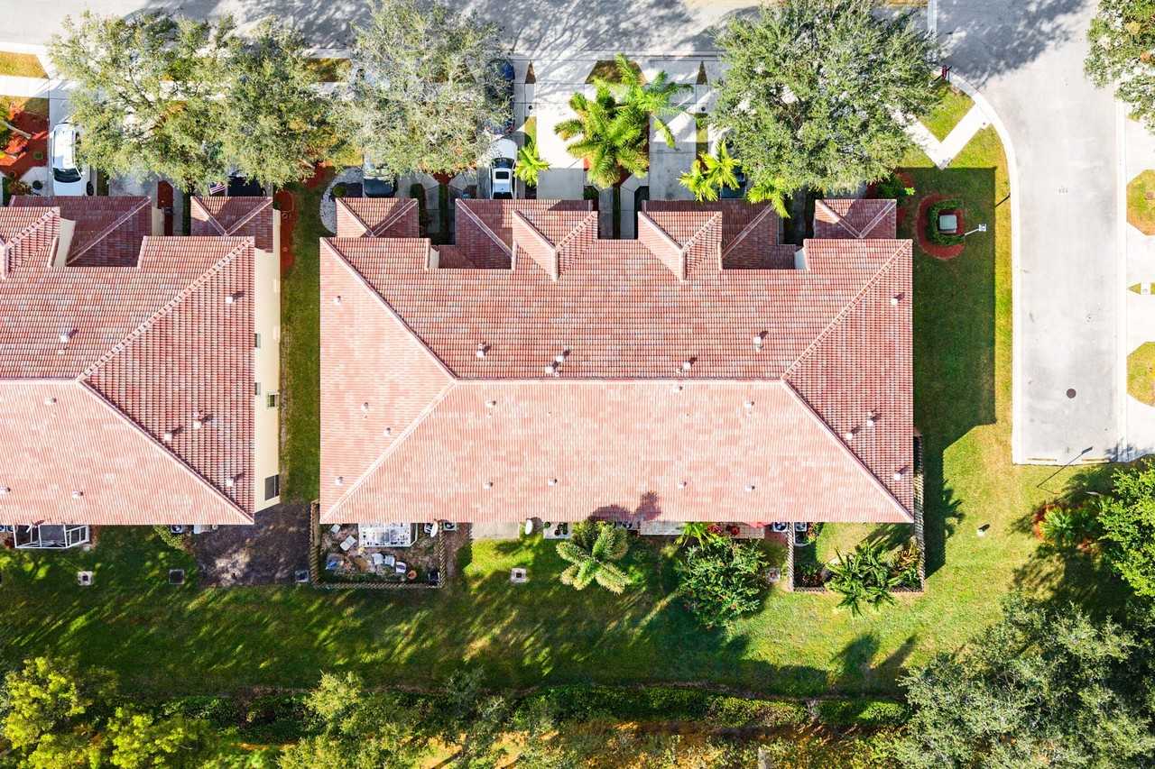 8024 Briantea Dr - Photo 5 of 43