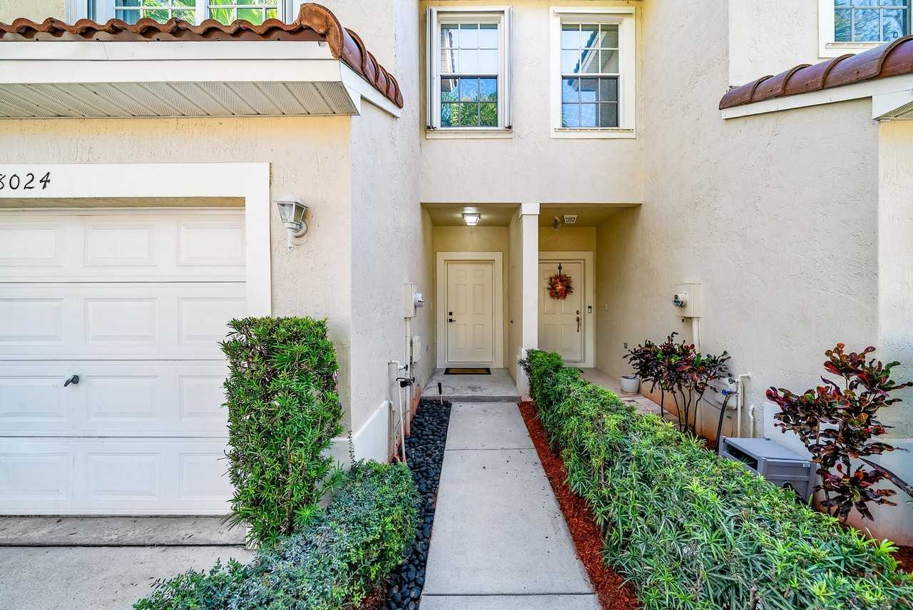 8024 Briantea Dr - Photo 7 of 43