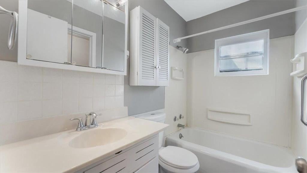 828 15th Street Southwest - Photo 3 of 35