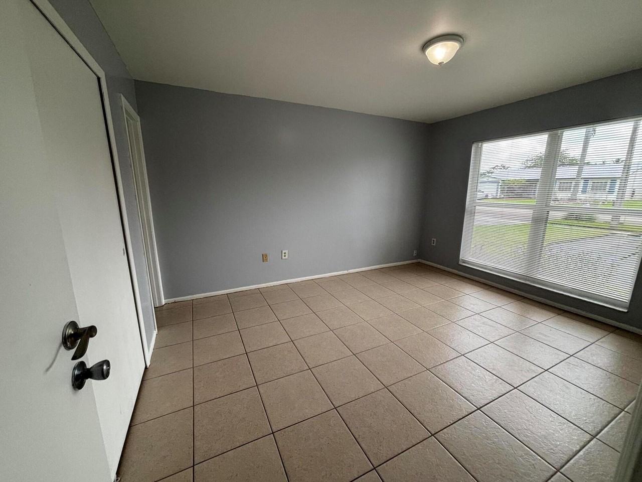 11421 Northwest 39th Place - Photo 3 of 20