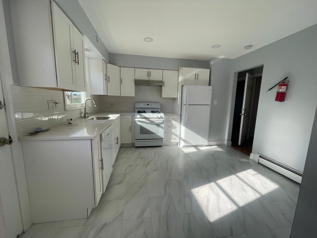 85 East Grove Street - Photo 3 of 9