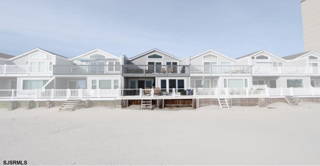 9713 Beach Ave - Photo 2 of 37