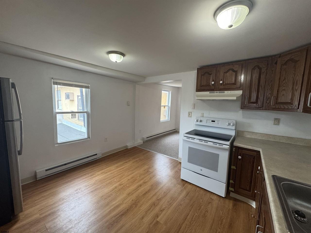 2312 Arctic Ave - Photo 3 of 10