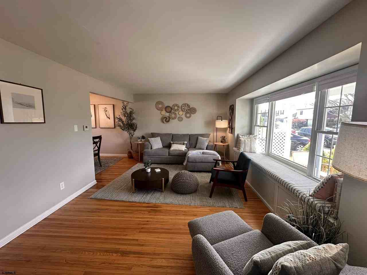 611 N Delavan Ave - Photo 3 of 21