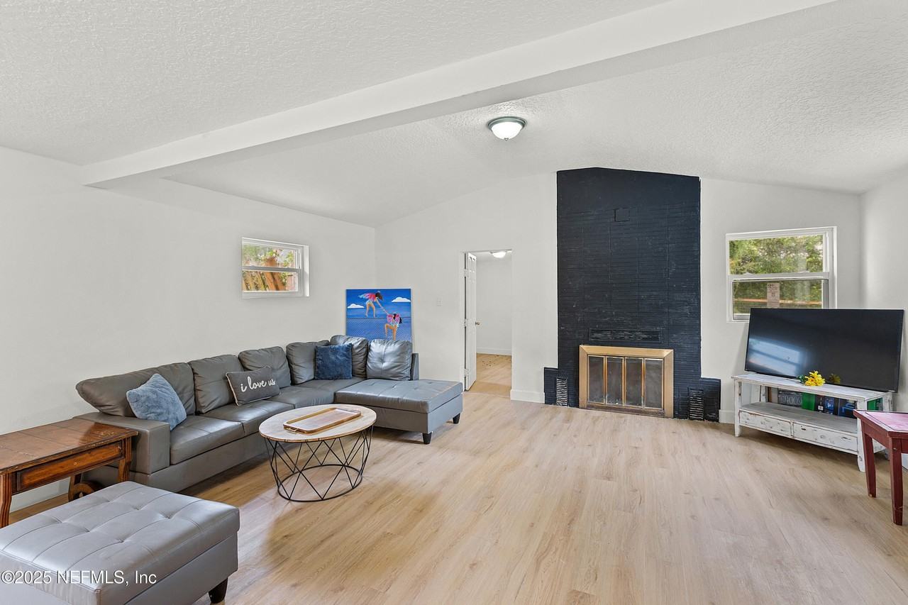 7059 Tynan Ave - Photo 2 of 26