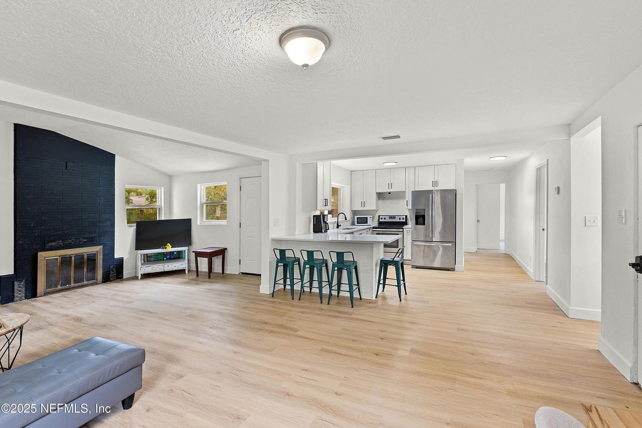 7059 Tynan Ave - Photo 7 of 26