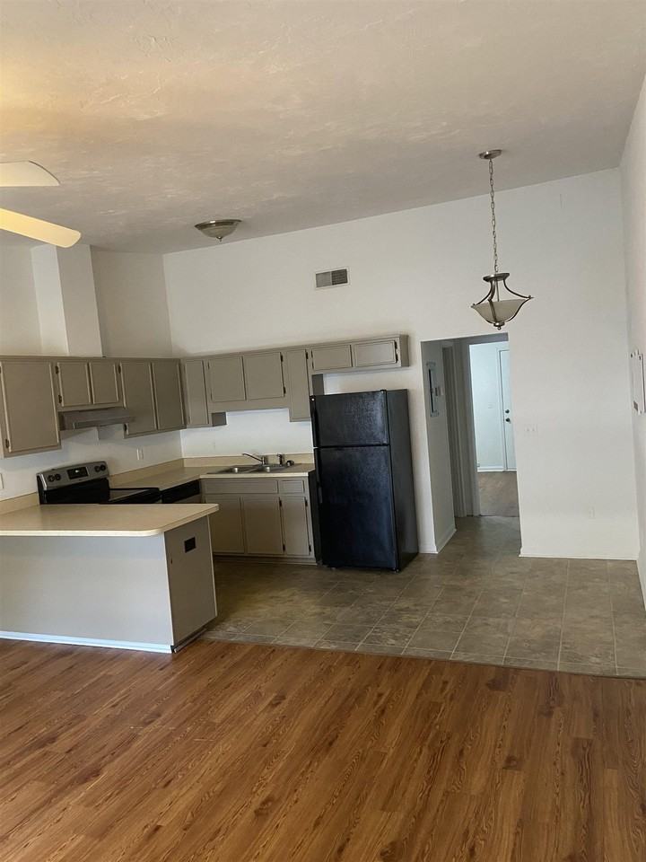 214 White Dr - Photo 5 of 8