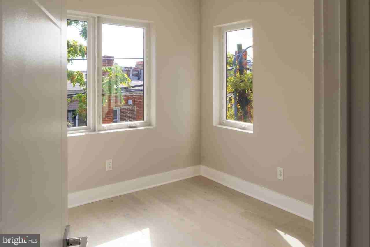 812 18th St Ne Unit 6 #6 - Photo 3 of 10