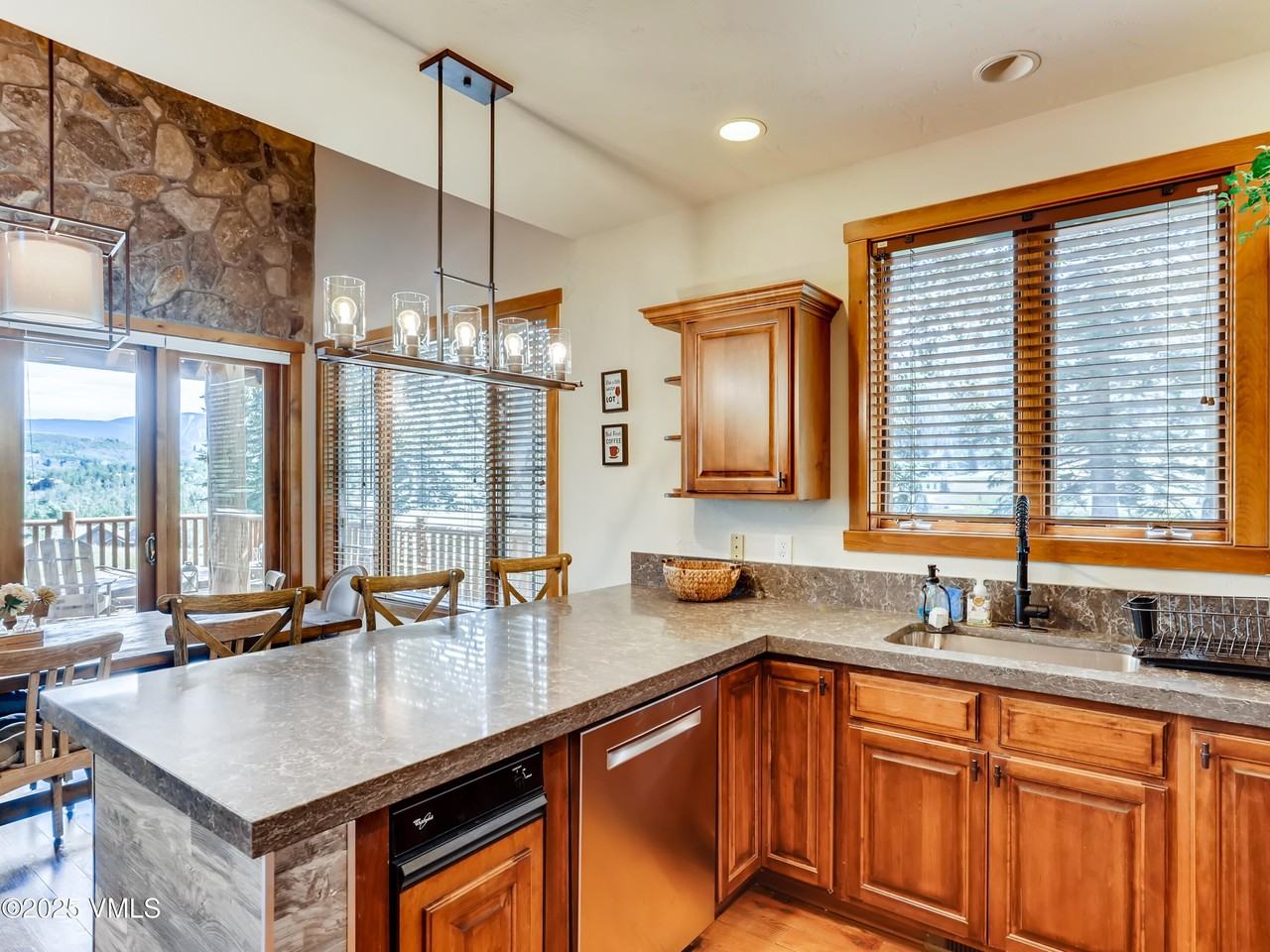 24 Clubhouse Cir - Photo 6 of 35