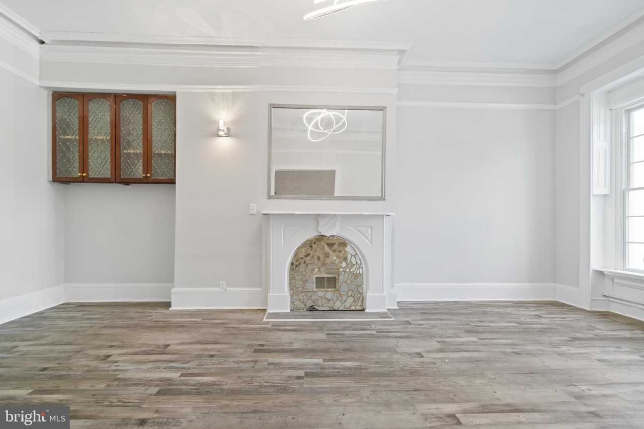 2547 Ashton Street - Photo 5 of 34