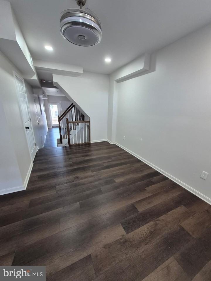 2015 E Fairmount Ave - Photo 2 of 27