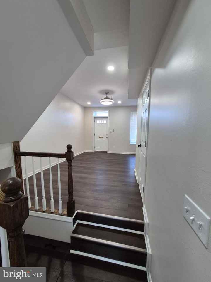 2015 E Fairmount Ave - Photo 4 of 27