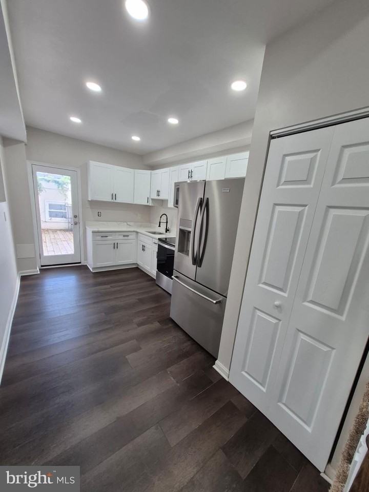 2015 E Fairmount Ave - Photo 6 of 27