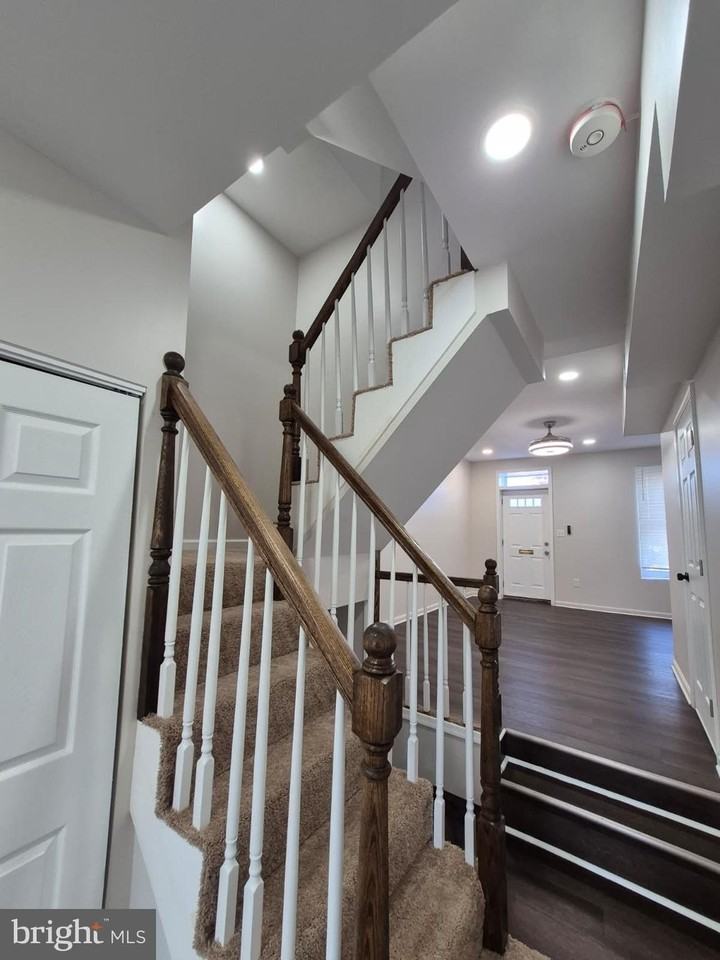 2015 E Fairmount Ave - Photo 7 of 27