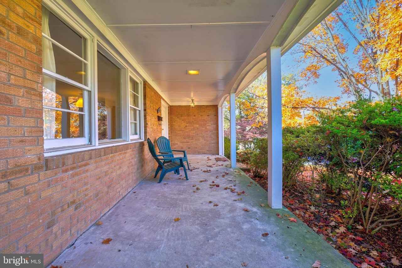 6220 Robinwood Rd - Photo 5 of 48