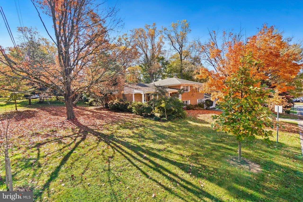 6220 Robinwood Rd - Photo 6 of 48