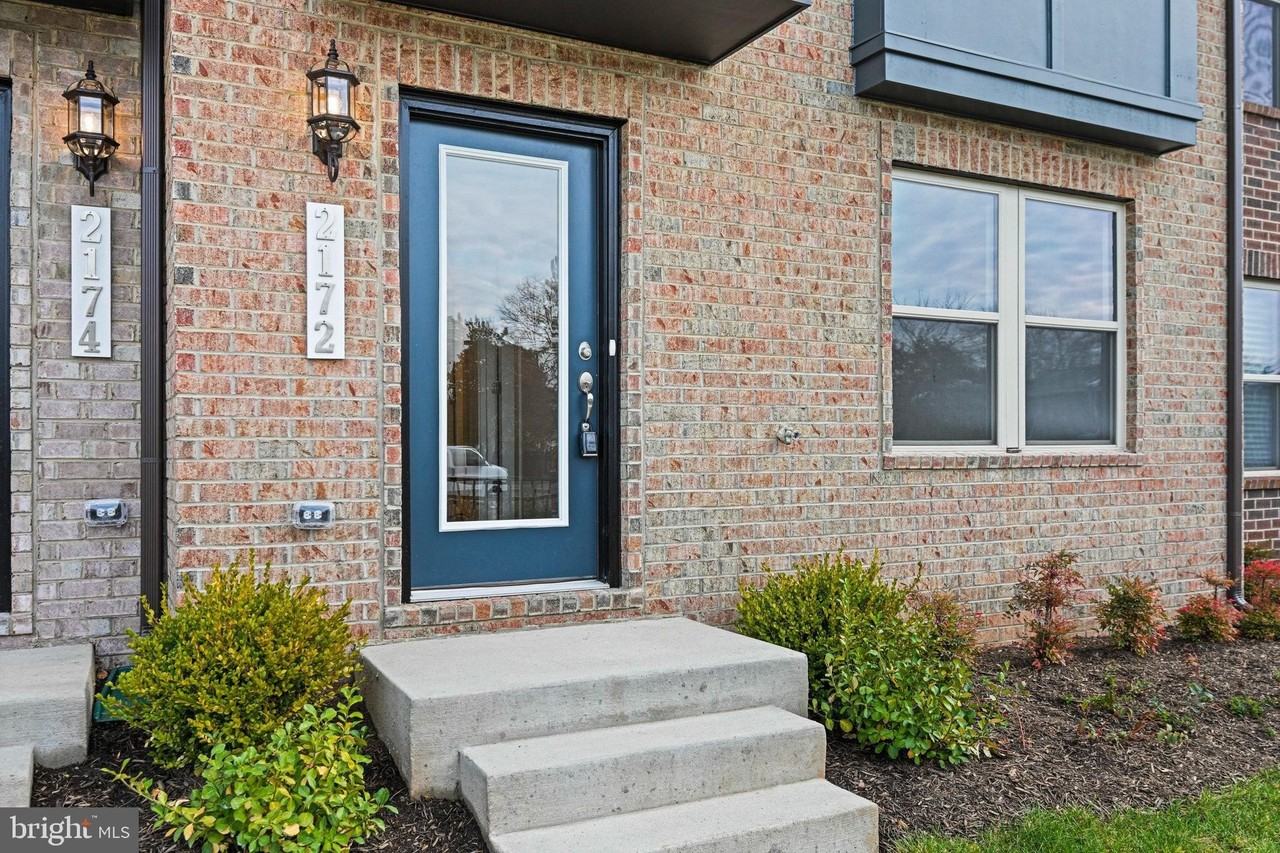 2172 Glacier Rd - Photo 3 of 33