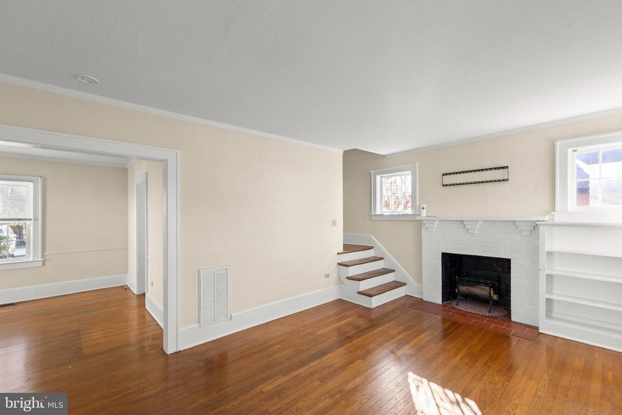 675 Berryville Ave - Photo 2 of 32