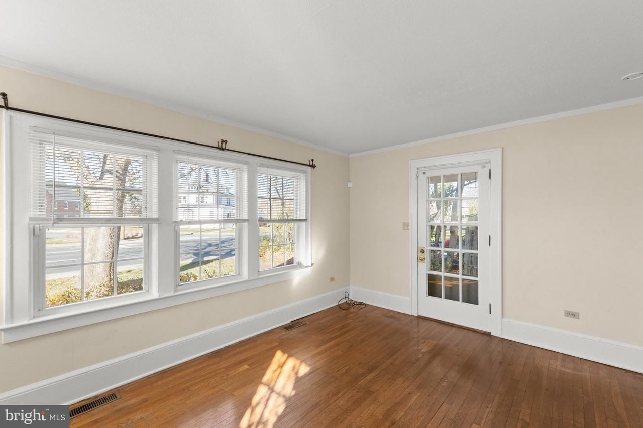 675 Berryville Ave - Photo 4 of 32