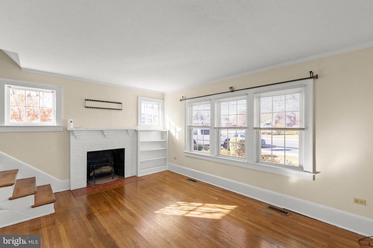 675 Berryville Ave - Photo 5 of 32