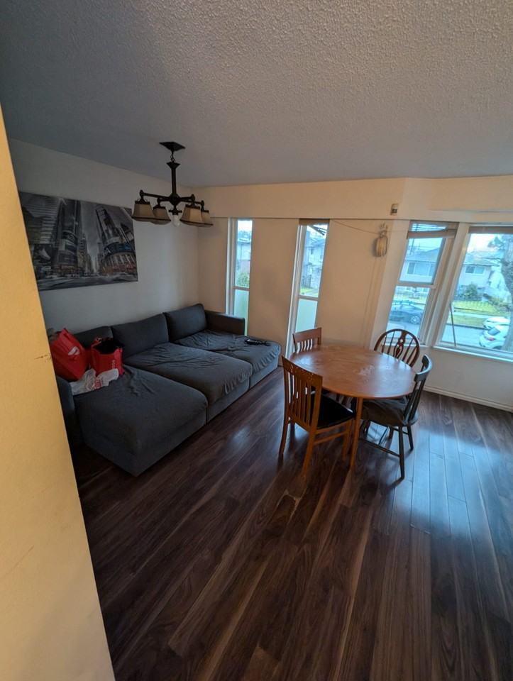 2086 E 43rd Ave - Photo 4 of 6