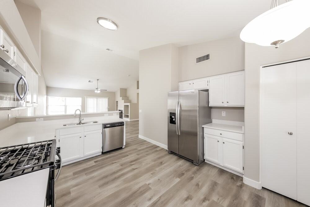 7533 W Jenan Dr - Photo 7 of 16