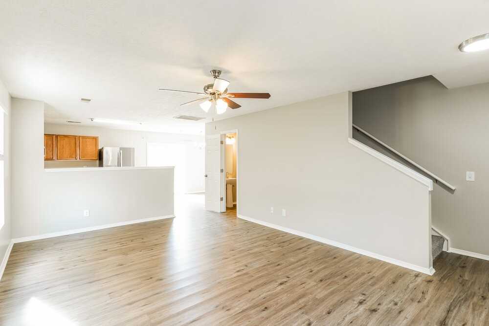 2803 Creekbend Dr - Photo 5 of 17