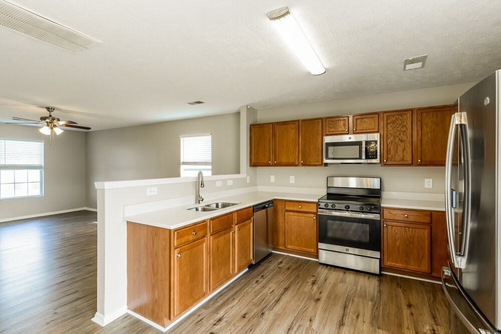 2803 Creekbend Dr - Photo 7 of 17