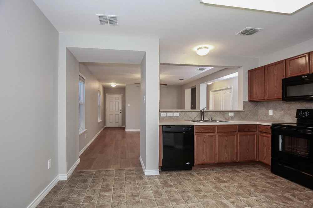 1172 Tomahawk Dr - Photo 4 of 15