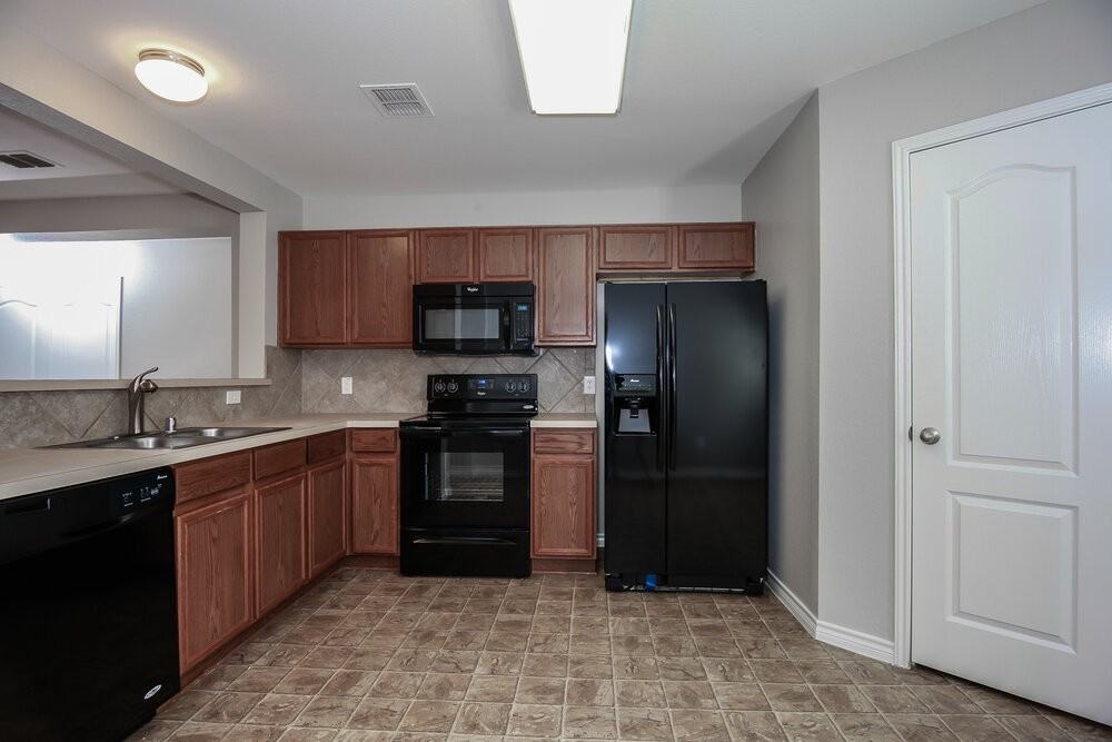 1172 Tomahawk Dr - Photo 5 of 15