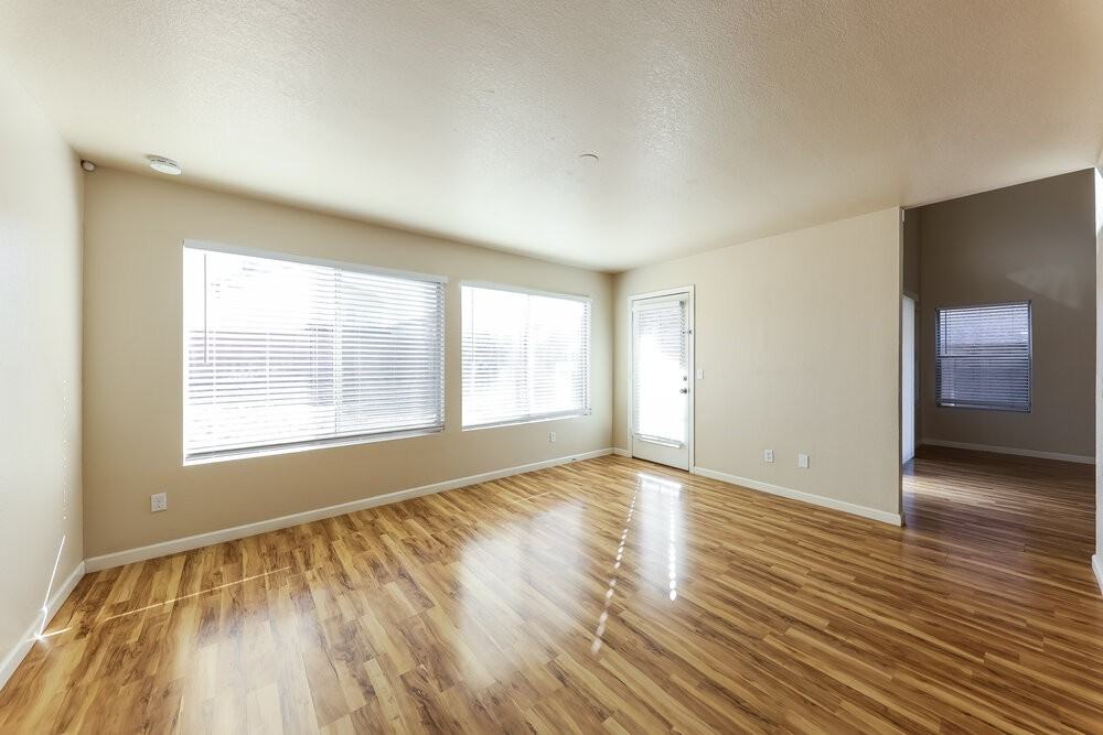 20835 N 2nd Ave - Photo 5 of 17