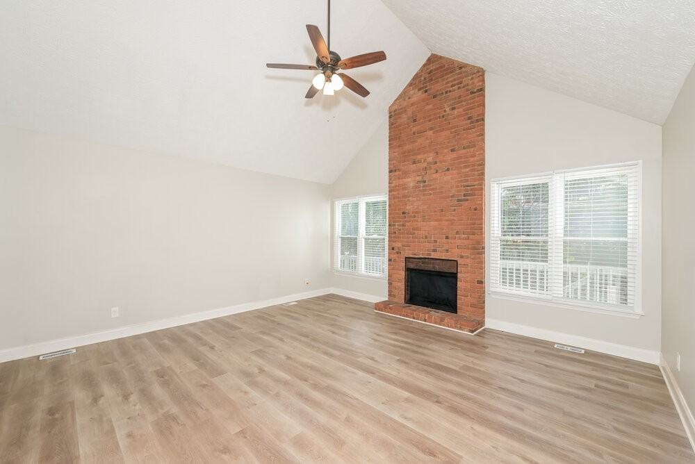 1218 Raleigh Way - Photo 4 of 17