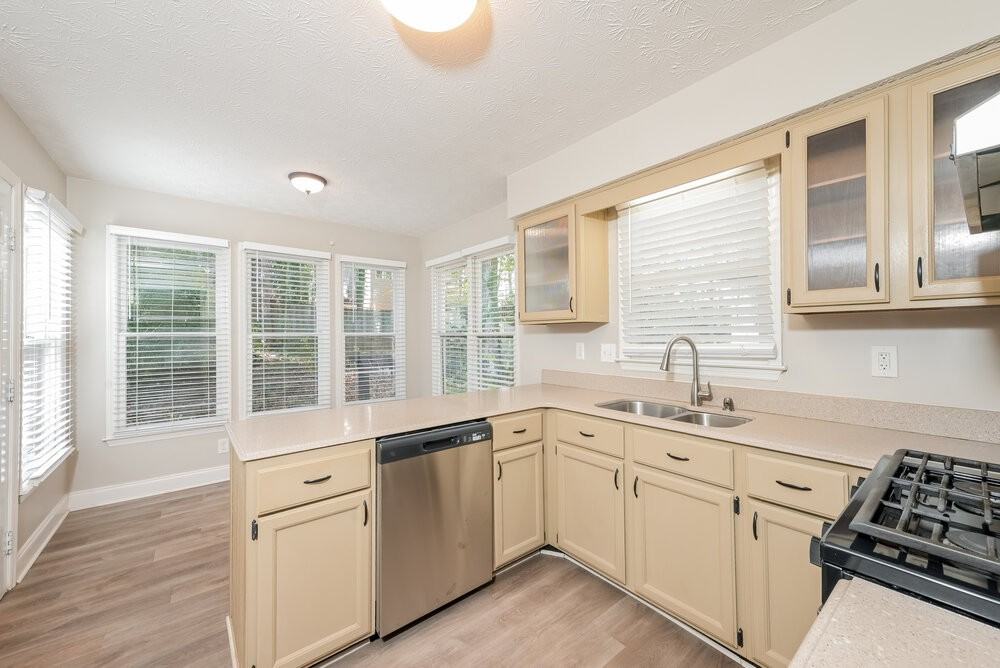 1218 Raleigh Way - Photo 7 of 17