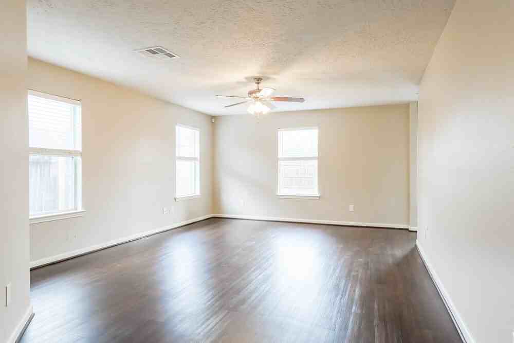 21818 Hemlock Park Dr - Photo 4 of 16