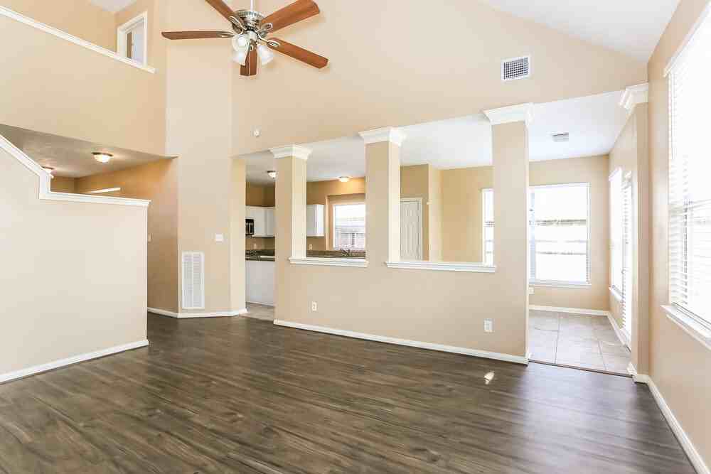 19402 Pinewood Bluff Ln - Photo 5 of 17