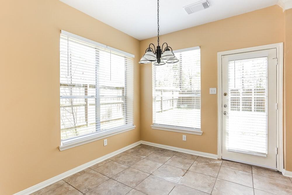 19402 Pinewood Bluff Ln - Photo 7 of 17