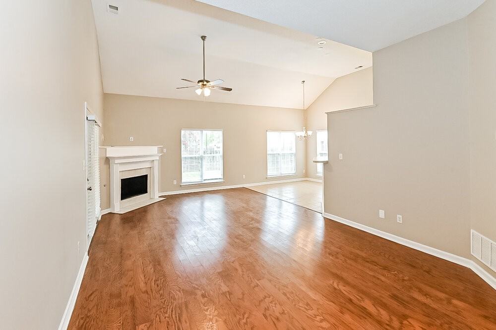 910 Clubhouse Dr - Photo 5 of 17