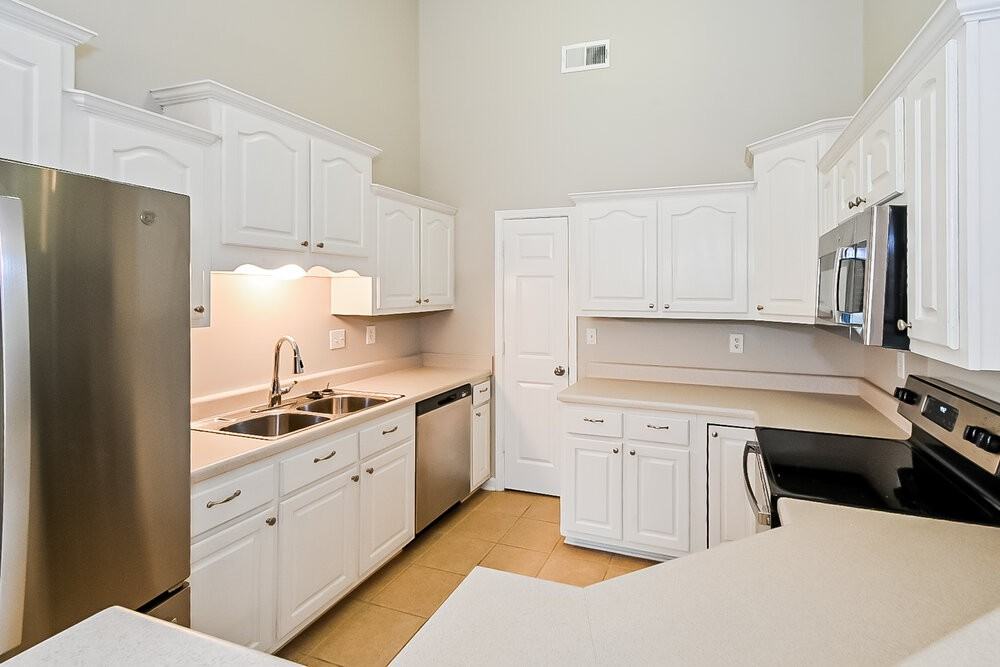 910 Clubhouse Dr - Photo 7 of 17