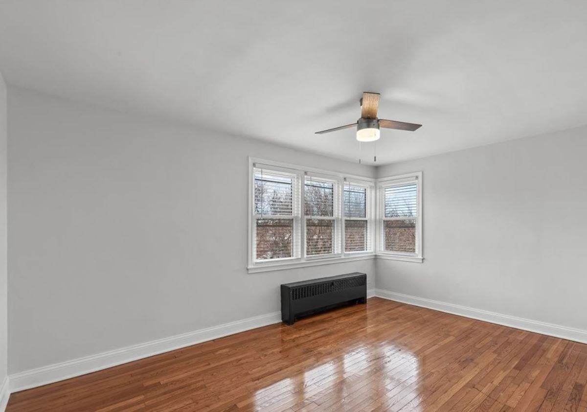 W Berwyn Ave & N Washtenaw Ave - Photo 4 of 8