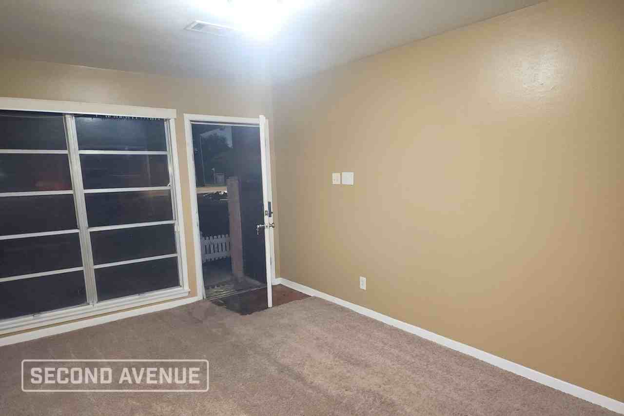 10326 Kingspoint Road - Photo 2 of 10