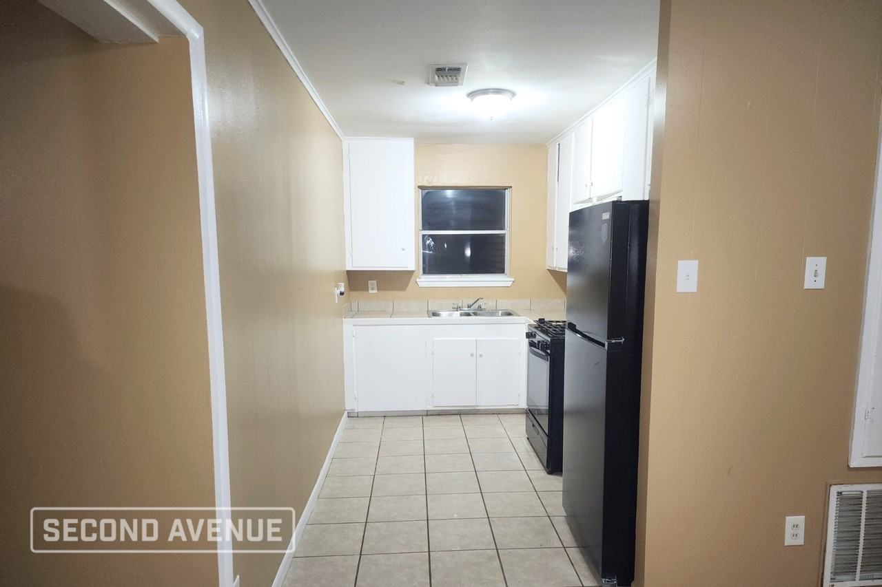 10326 Kingspoint Road - Photo 3 of 10