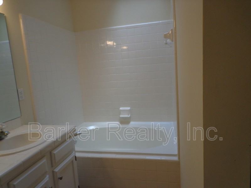 113 Tapestry Ter - Photo 4 of 8