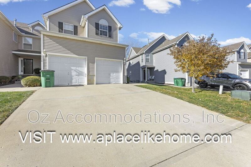 2216 Sw Rambling Vine Rd - Photo 2 of 48