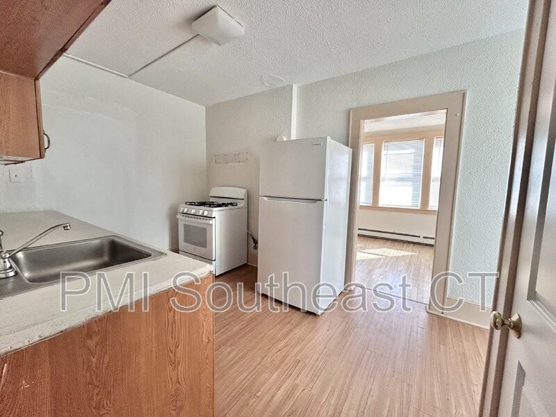 92 Truman St #8 - Photo 5 of 9