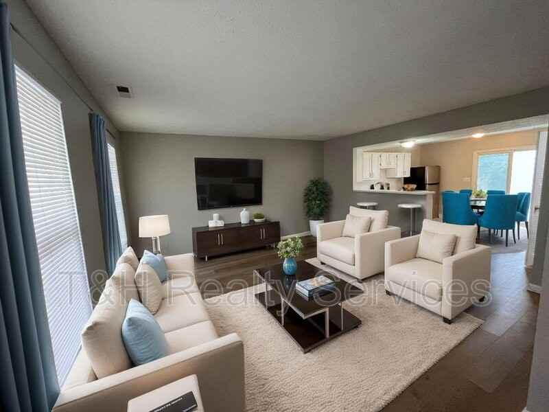 1325 Charles St - Photo 3 of 28