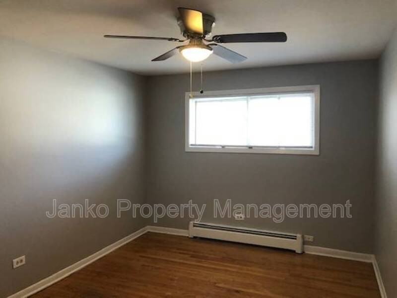 10720 S Ridgeland Ave #19 - Photo 6 of 9