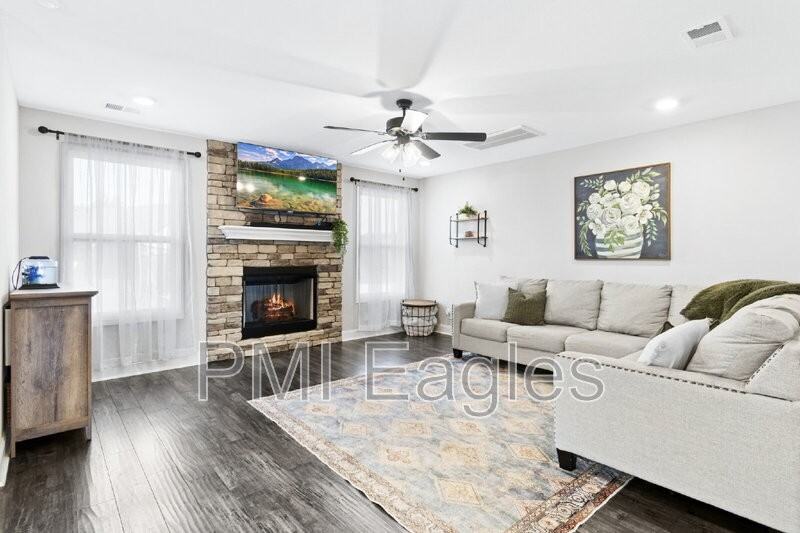 491 Kinslow Ct - Photo 5 of 25